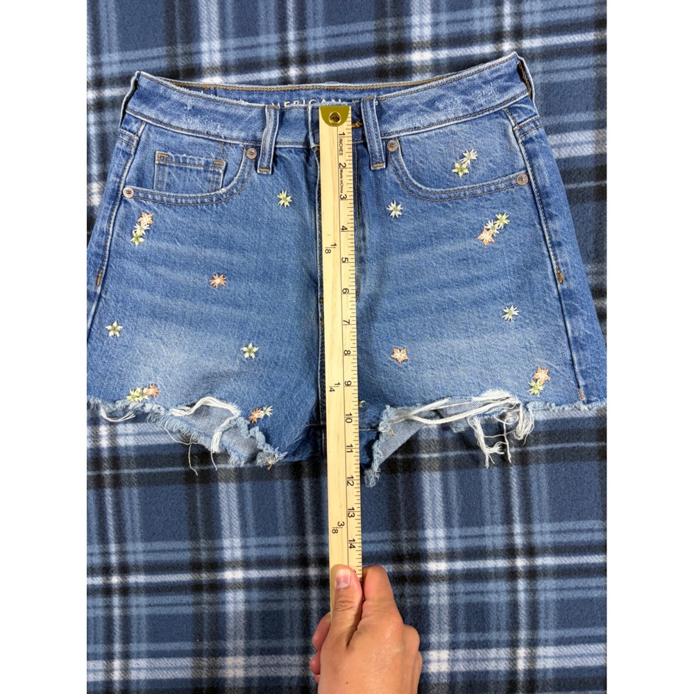 American Eagle Mom Shorts Womens 00 Blue Denim Embroidered Floral Distressed Raw - Picture 4 of 7